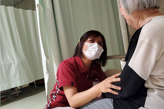 Southeast Asian Workers on the Ground of Pandemic-Stricken Medical and Nursing Care Services in Japan: Their Daily Lives and Concerns